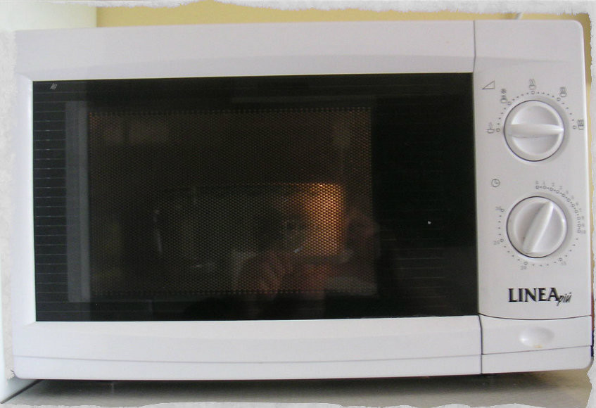 A modern(ish) microwave oven
